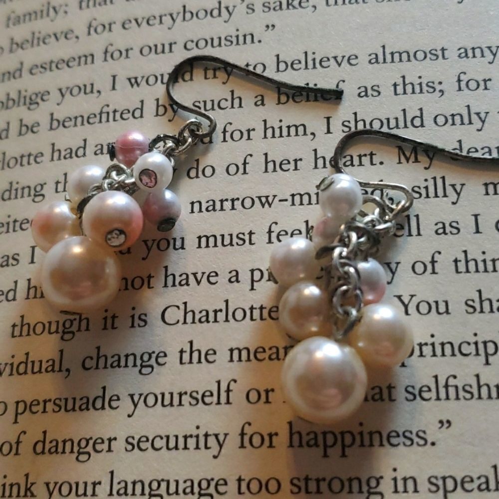 Pearl Earrings‎